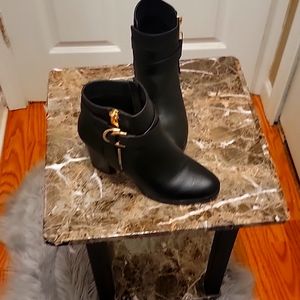 Black boots size 8.5 style Advisor with add comfort cushioned support